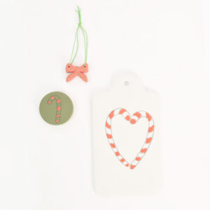 Witte wandhanger etiket groot candycane hart